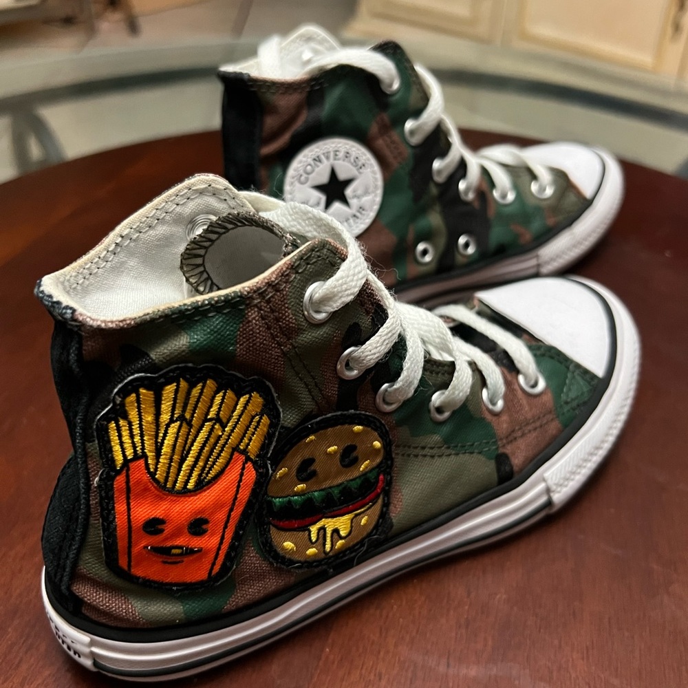 Converse  Camo Patch Sneaker Size 1 Junior High Top Canvas.